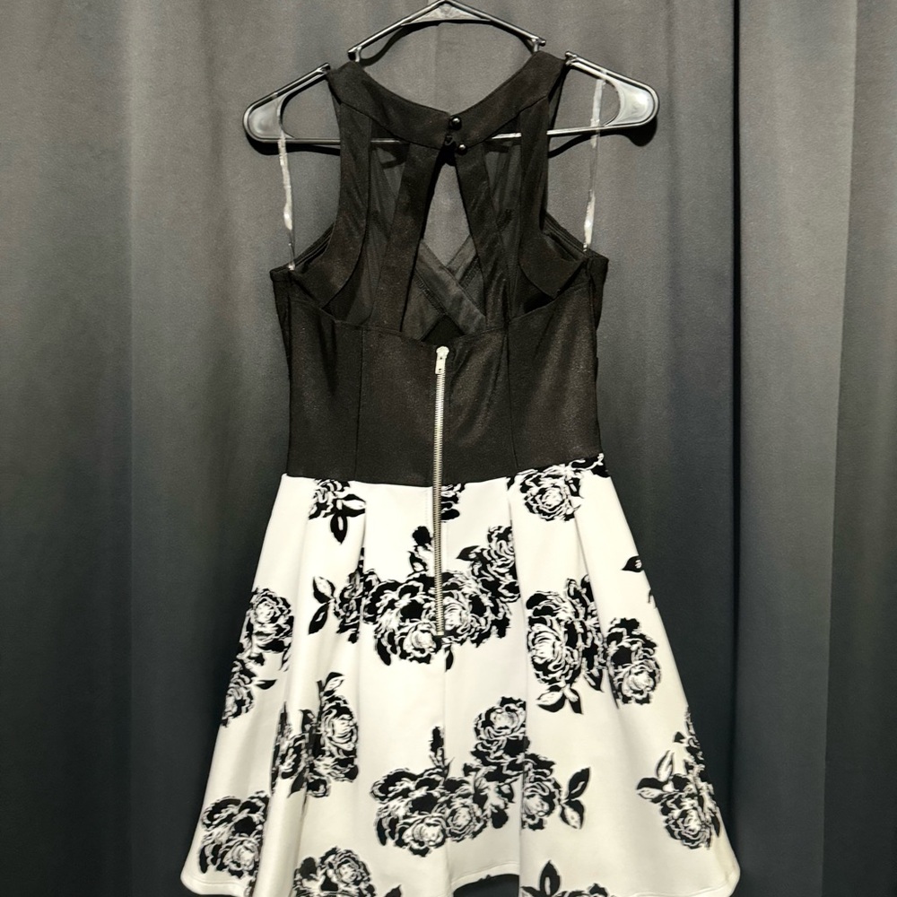 Dress - Picture 3 of 4